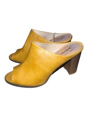 Seven7 Yellow Open-Toe Slip-On Mule
